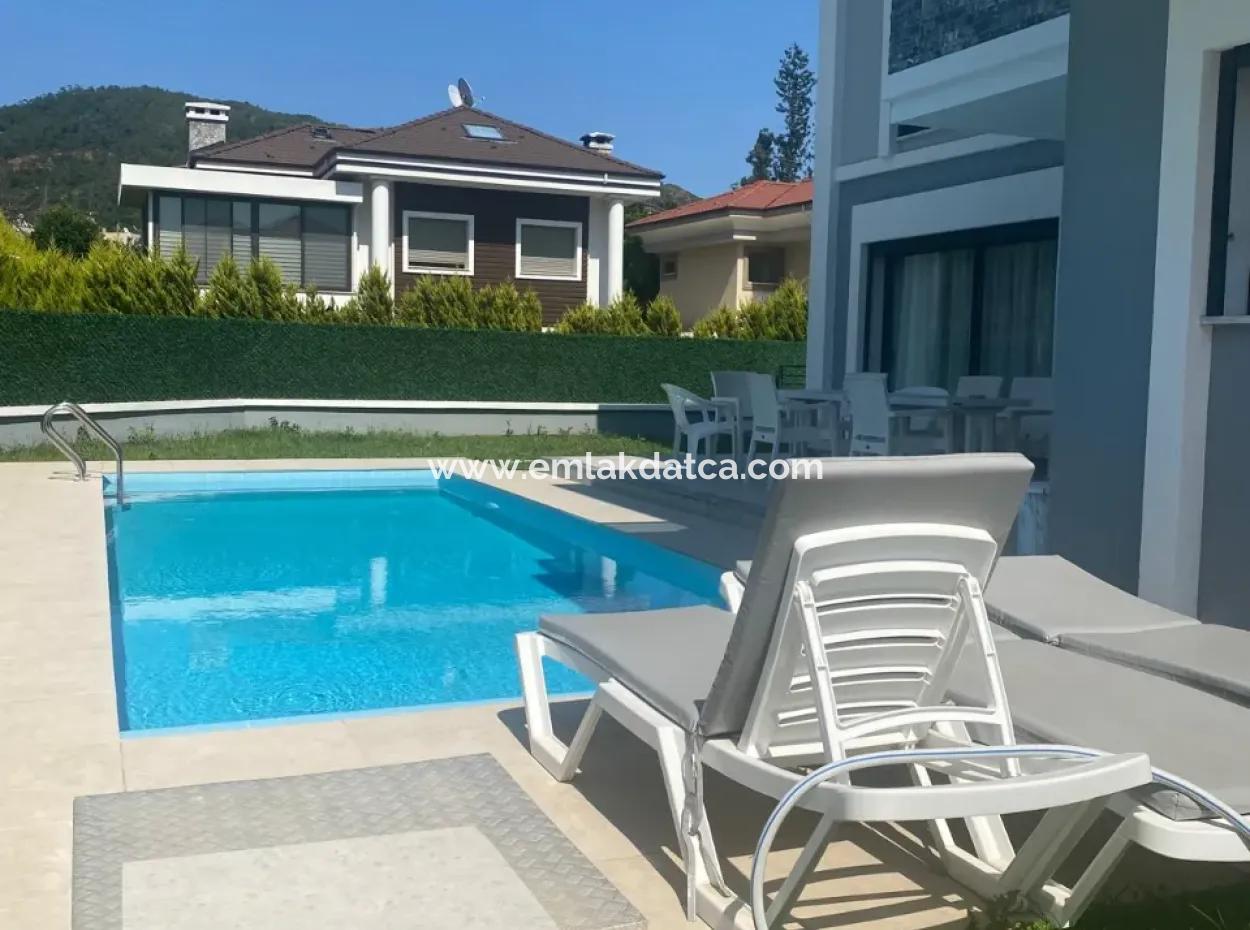 Marmaris Çamdibi 5 +1 Tam Müstakil Havuzlu Eşyalı Kiralık Tripleks Villa