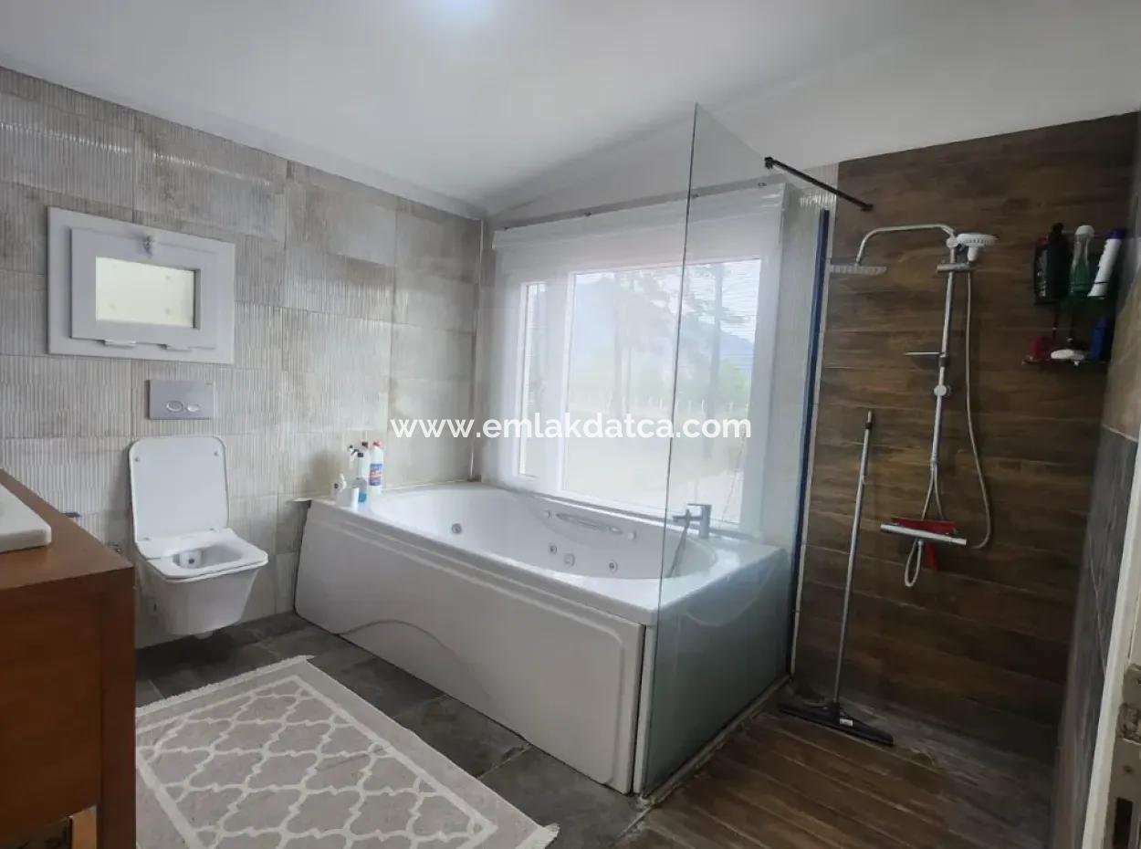 Ortaca Mahallesi Satılık 10.000 M2 İçerisinde Özel Yapım Havuzlu Çiftlik Evi