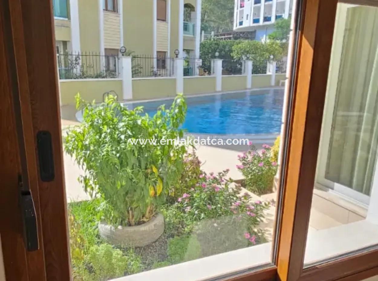 Marmaris Siteler Mahallesi’nde 3+1 Havuzlu Kiralık Lüks Daire