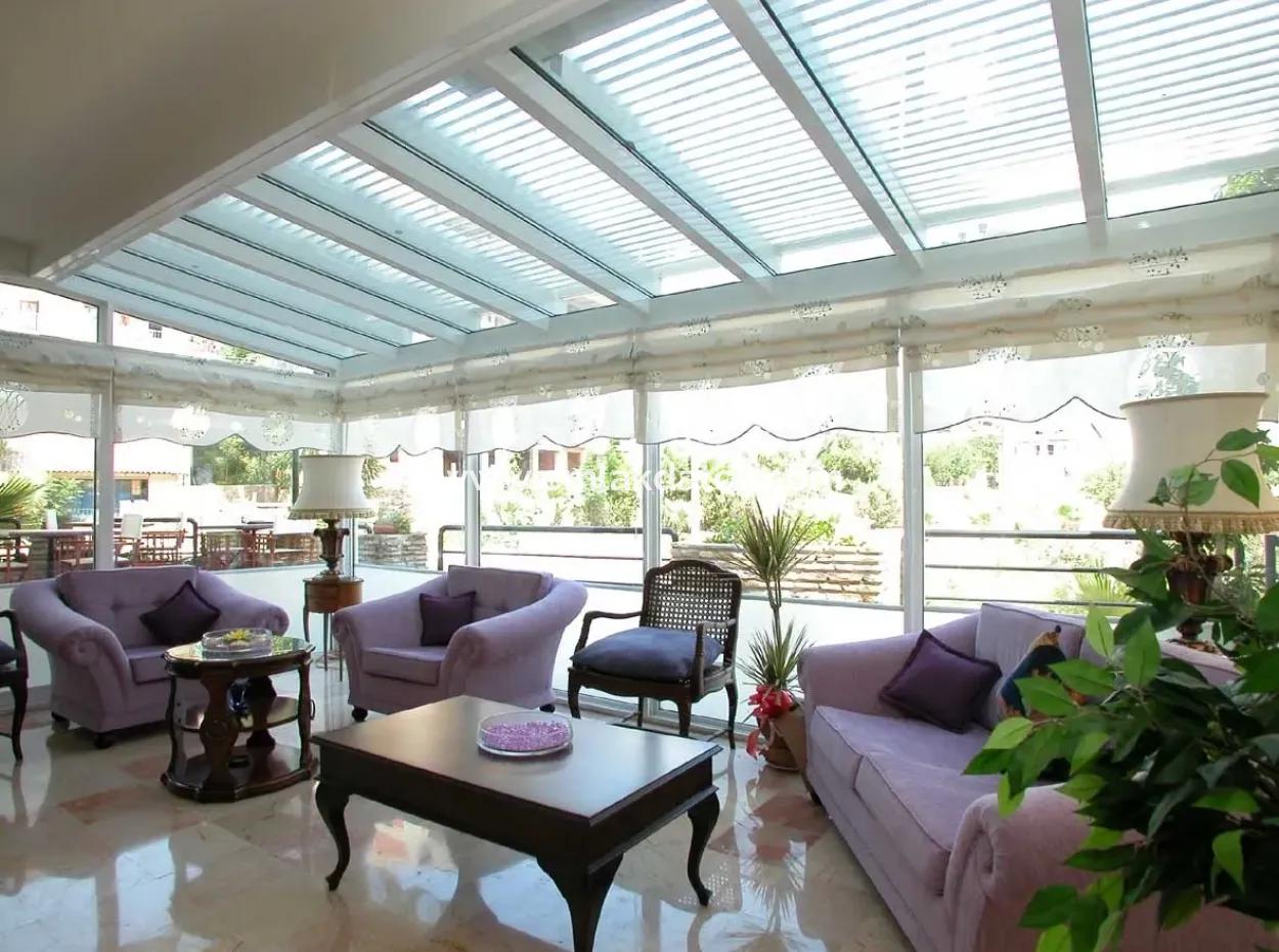 Marmaris Merkezinde Satılık 18 Oda Otel Denize Yakın