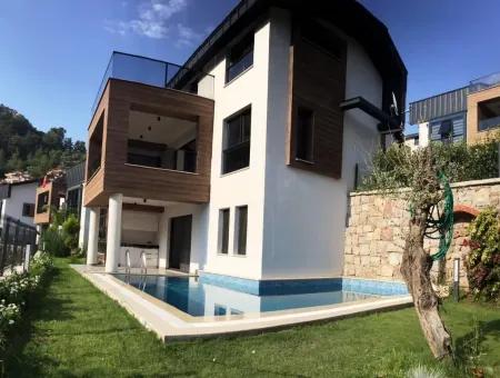 Marmaris İlçesi Beldibi Mahallesinde Satılık Müstakil Havuzlu 4 Oda 2 Salon 220 M2 Havuzlu Akıllı  Villa