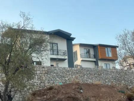 Marmaris Bozburun Mahallesinde Deniz Manzaralı Tam Müstakil Bahçeli Otoparklı Satılık Villa